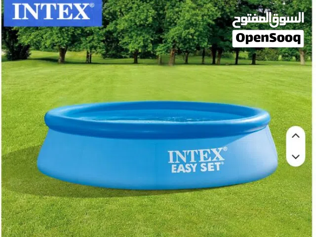 حوض سباحة من شركة INTEX.