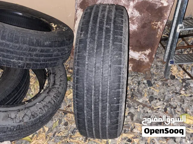 إطارات مستعملة بحالة جيدة مع جنوط 15 إنش من ماركة أخرى