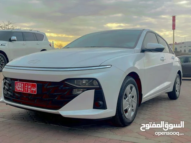 سيارة هيونداي اكسنت 2025 للايجار مع عروض حصريه متاح اللون الابيض والفضي