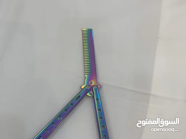 مشط على شكل butterfly knife