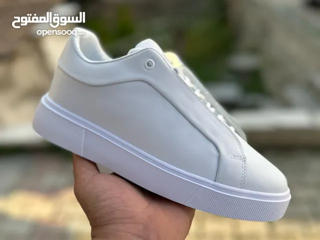 40 Sport Shoes in Istanbul