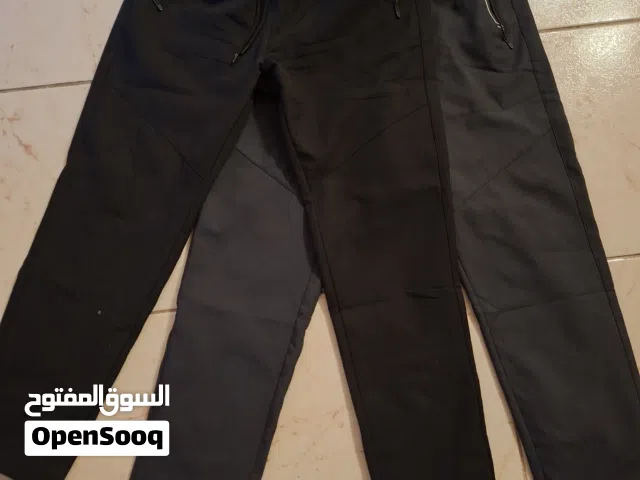 للبيع ملابس رياضة