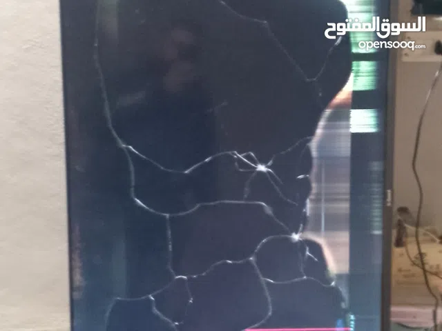 شاشة للبيع ما بعرف شو قيمتها اشترينها 500 دولار نظام أندرويد نكسرت بدي ابيعها ما بعرف سعرهن بهل وضع