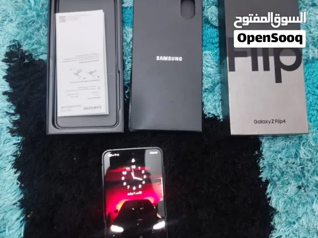 Z Flip 4 للبيع شبه جديد استعمال تجربه اسبوعين