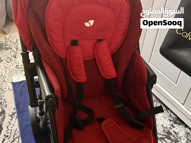 عربة آطفال من جوي ميروس خفيفة الوزن مع تقنية الطي بيد واحدة