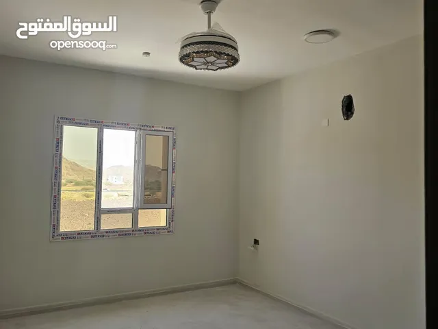 258m2 4 Bedrooms Townhouse for Sale in Al Dakhiliya Bidbid