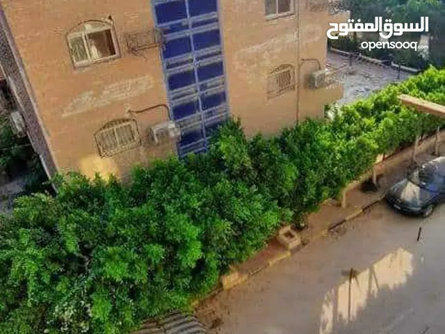شقه للبيع فى ميدان فودافون بجوار مول انفنتى ورنين دور ثالث اسانسير