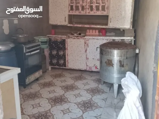 متاح بيت حواسم يحتوي على 3غرف نوم وصحيات واستقبال