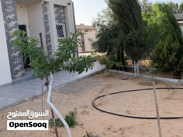 1000 m2 2 Bedrooms Townhouse for Sale in Tripoli Tajura