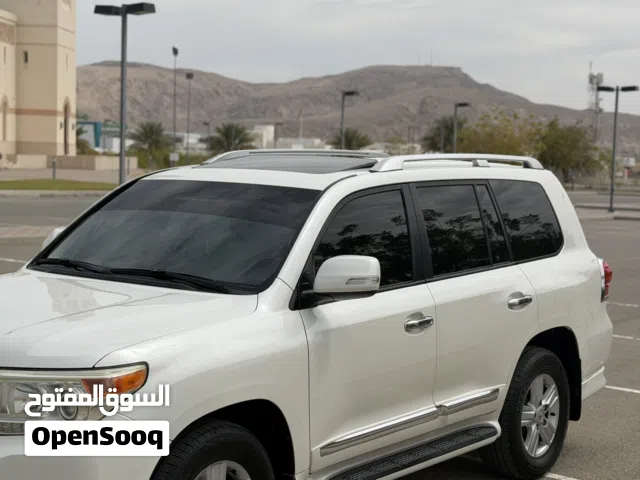 تويوتا لاند كروزر GXR موديل 2013 مستعملة بحالة ممتازة مع مواصفات خليجية