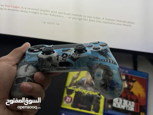 PlayStation 4 Slim disc with LCD and Game's