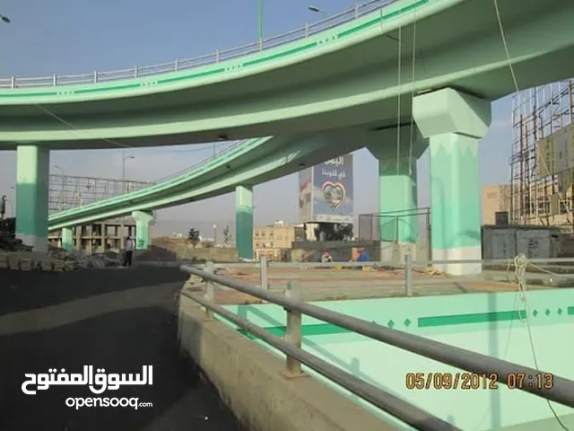 محل إيجار مناسب جدا لصرافة او بنك على شارع رئيسي وجسر شيراتون