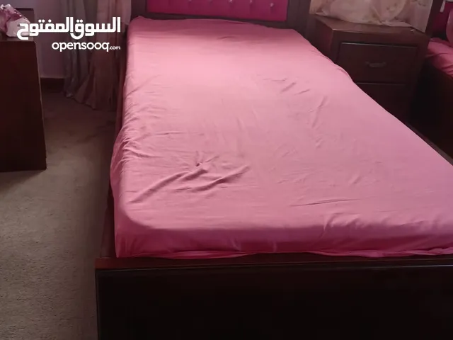 تحت مستعمل بحاله الوكاله تفصيل خشب الاتيه مدهون مع فرشه ضغط عالي