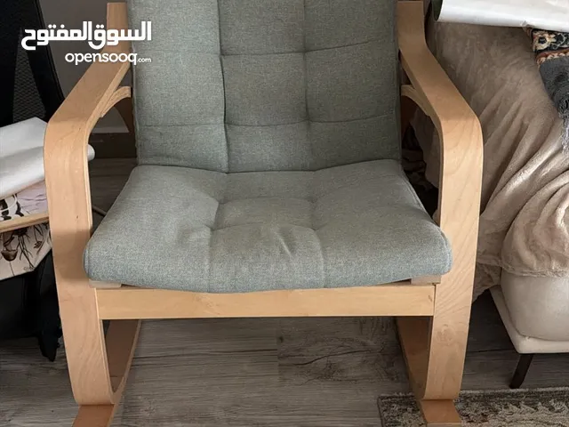 طقم كنب وكرسي هزاز ومرآه وطاولة تلفاز  جميعهم من ايكيا معهم ضمان 10 سنوات استخدام بسيط جدا