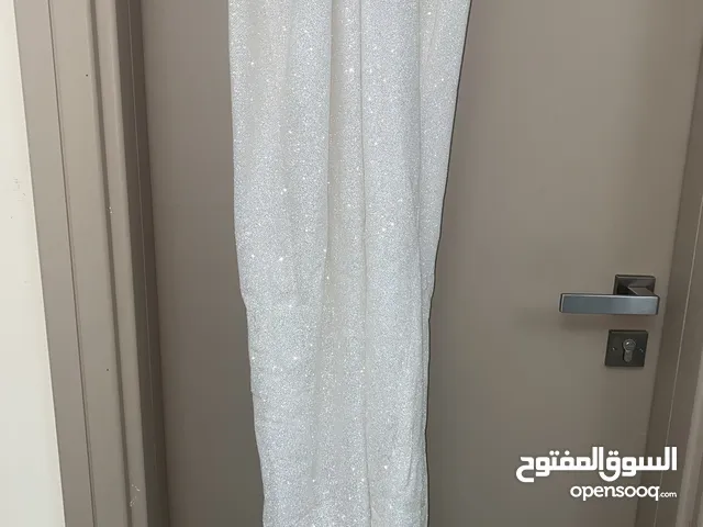 فستان لامع جديد مستعمل مره واحده للبيع