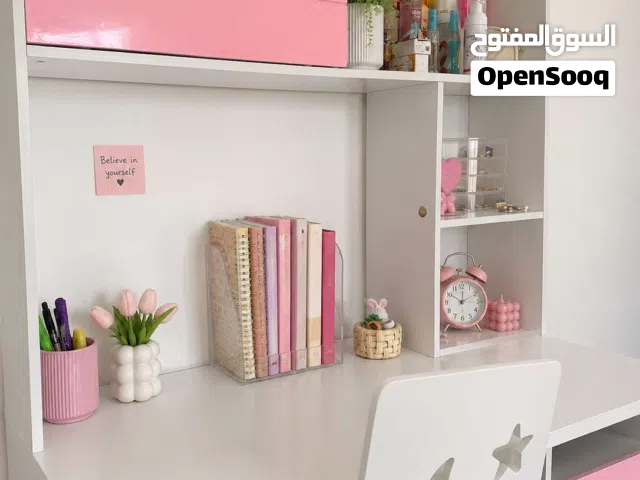 مكتب ومرآه للبيع مستعمل حالة ممتازه  خشب صيني مصغوط