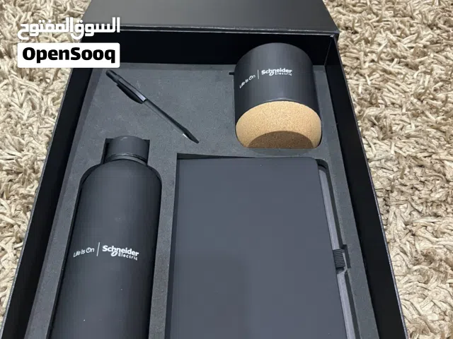 هدية مكتبيه مع حافظة حرارة للبيع