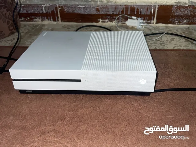 اكس بوكس ون S الجهاز توب نظافة مع أيد واحدة اصلية وعليه ألعاب مثل جئ تي أي وBees ومافيا الجزئين