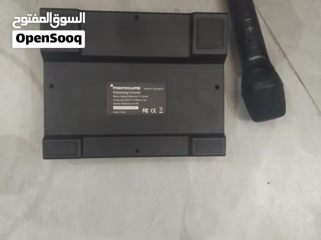 Maono Maonocaster AU-AM100، وهو جهاز مزج صوتي الكل في واحد.