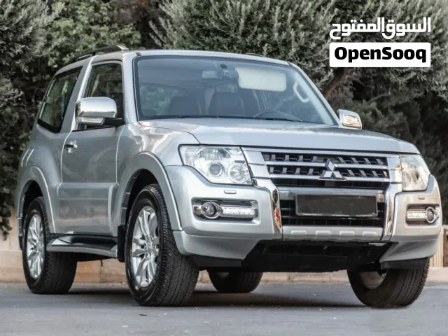 2015 ميتسوبيشي باجيرو GLS