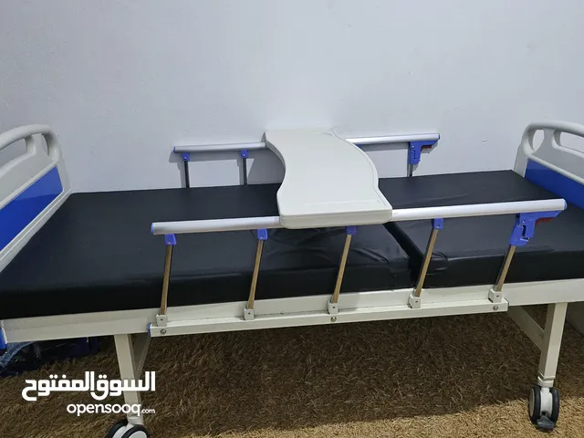 سرير طبي متحرك يدوي شبه جديد