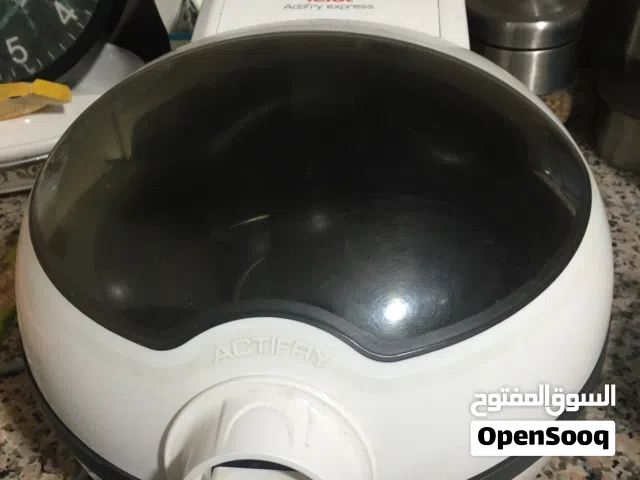 قلاية هوائية تيفال ممتازة ثلاث اربع استعمالات قابل للمفاوضةيوجد فيها 3 اوضاع للجاج والبطاطا والخضرا