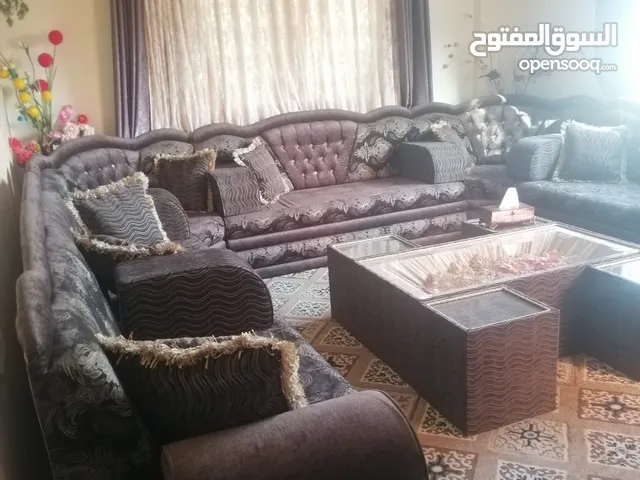 مجلس ضيافة تفصيل كامل للبيع طقم كنبايات كورنر تفصيل سبع مقاعد مع الستائر والسجاده للبيع.