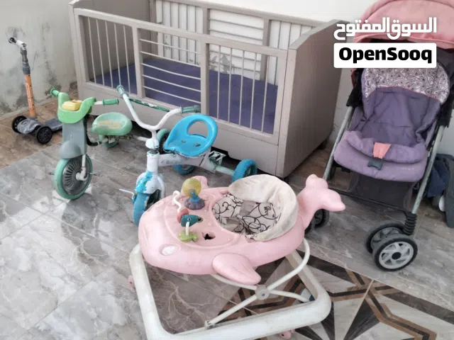 لوازم اطفال تخت خشب اصلي يفتح من الجنبين وقضبان حديد وفرشه زمبركيه