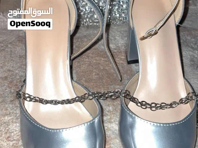 نظيف جدا مستعمل كلش الجلطة مع الكعب