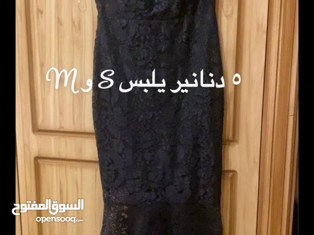للبيع فساتين جديدة نظيفة مقاس ميديوم وسمول ملبوسة مرة وحدة فقط – بحالة ممتازة