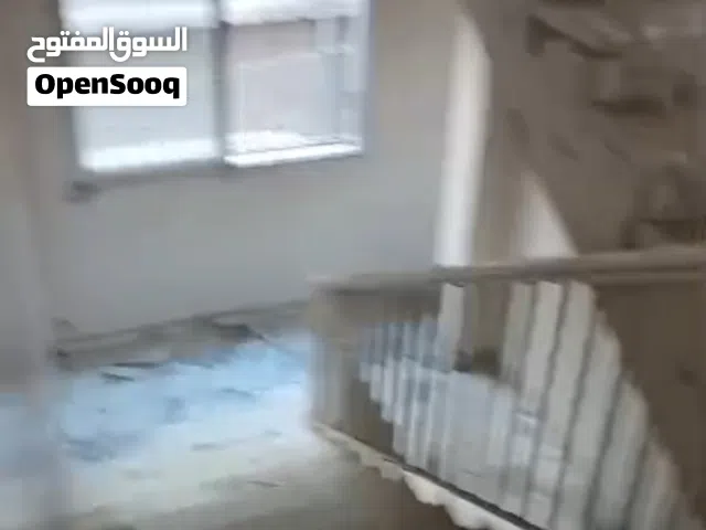 بيت سوبر ديلوكس مكون من اربع غرف كبيره وصالون وبرنده كبيره ومطبخ 5م مربع مع سده وحمامين