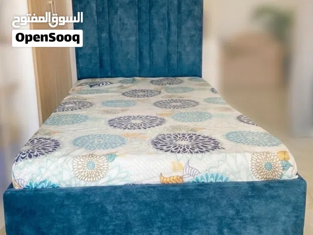 سريرين مفرد بحالة ممتازه للبيع