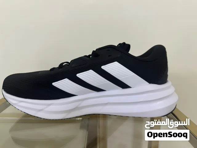 شوز اديداس مقاس 40