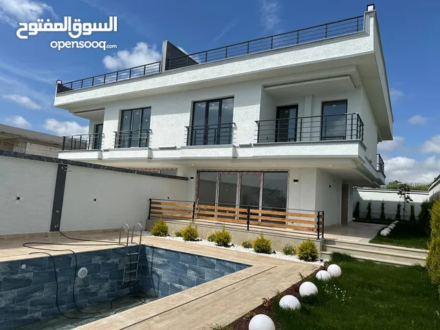 فلتين للبيع بسعر فيلا جاهز للسكن وللاستثمار اطلالة بحرية تشطيب جيد