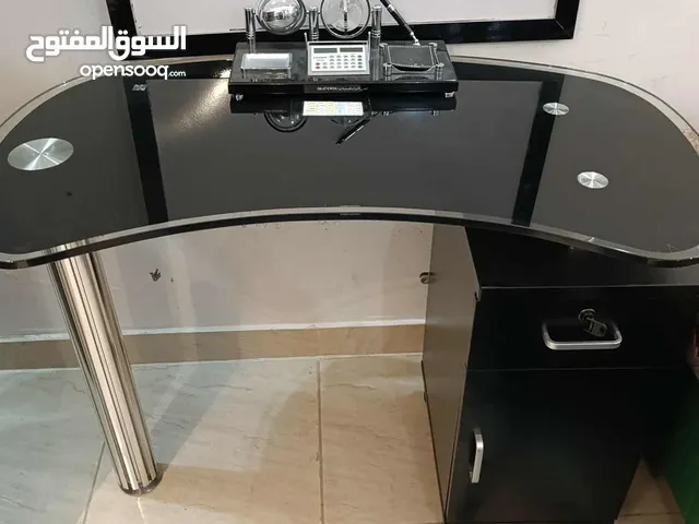 مكتب للدراسه سكوريت مرتب ونظيف ما في ولا اشي سبب البيع ما عندي مكان بالبيت