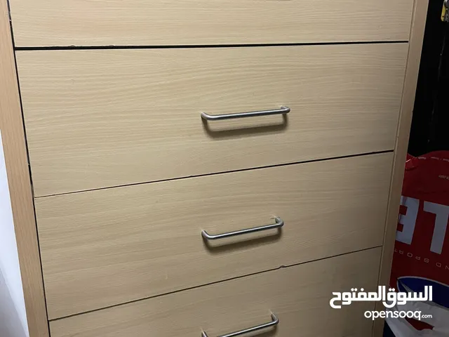خزانة أدراج بحالة ممتازة