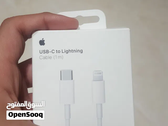 USB-C to Lightning ما استخدم من قبل بس تم فتحه ما استخدم