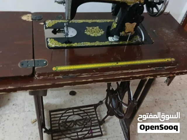 ماكينة خياطة