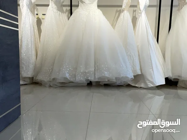 مين بتحب تعرض فستان زفافها للبيع او الايجار في بوتيك فساتين زفاف في مسقط بوشر