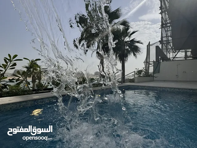 للايجار شاليه على البحر مع مسبح بالخيران كبير فيه 9 غرف نوم