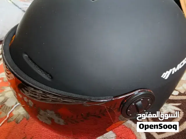 خوذة دراجة نارية او دراجة هوائية