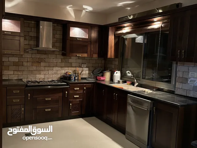 شقة غير مسكونة مفروشة بالكامل للبيع