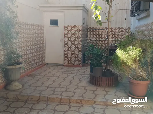 250 m2 More than 6 bedrooms Villa for Sale in Oran Other