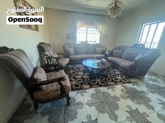 كنب بحالة جيدة للبيع