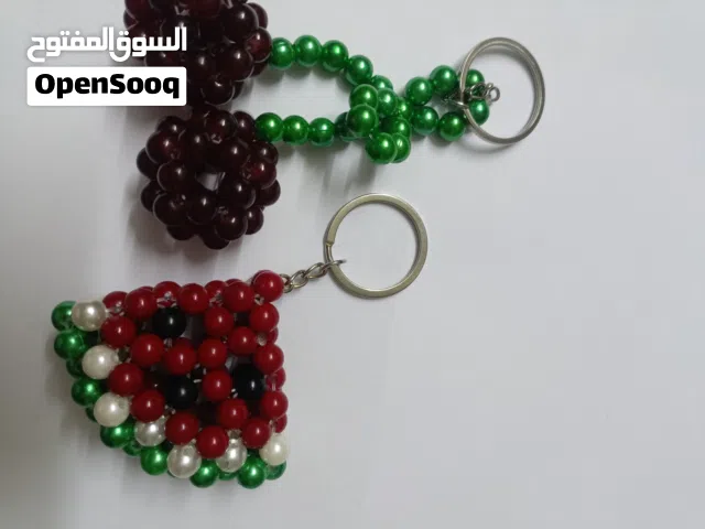 ميداليات خرز يدوية بشكل فواكه