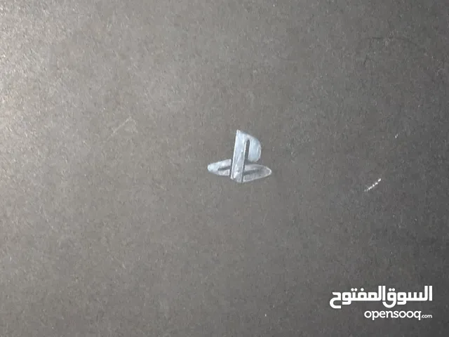 PS4 مستعمل للبيع مع fifa 24 وgod of war و need for speed Rivals و deux manettes original