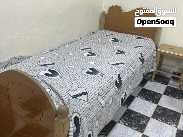سرير للبيع استعمال قليل جدا وسعر مناسب