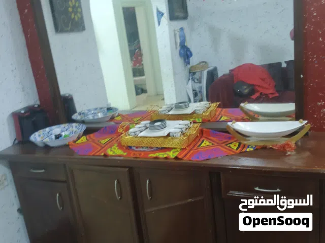 بيرو وطاولة سفر ة وبوفاي