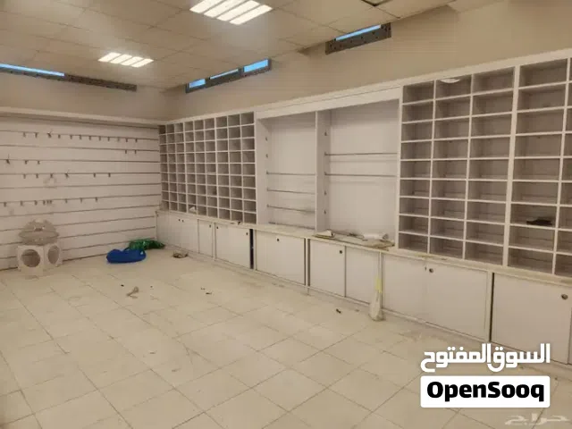 للبيع ديكور محل كامل بحالة جيدة