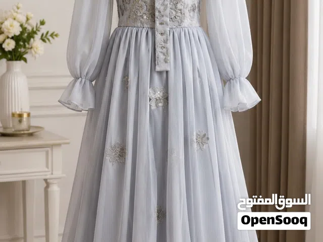 فستان سهرة راقٍ للإيجار